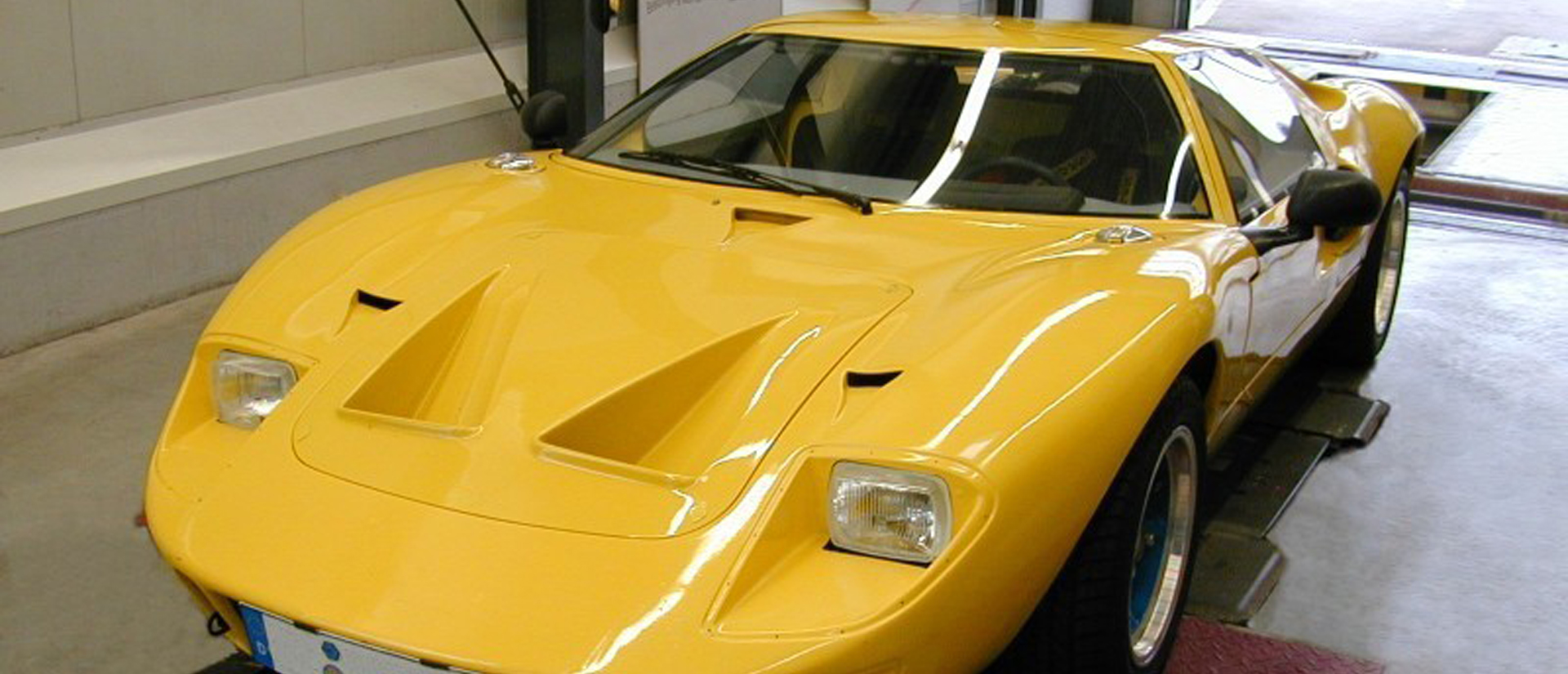 Sportwagen_Gelb_1920x825_2307